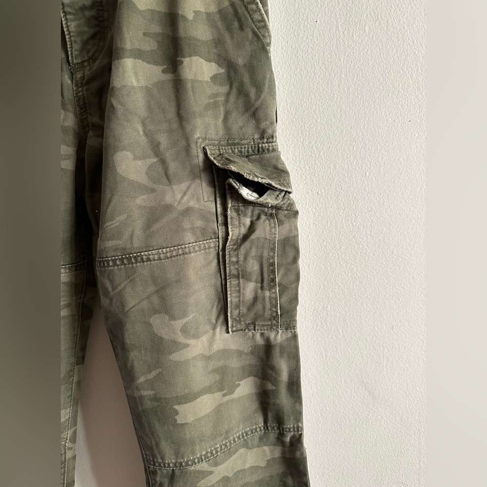 HOLLISTER Green Camouflage Cargo Pant SIZE 33X32 Pockets Baggy Classic Camo Belt - Picture 3 of 9